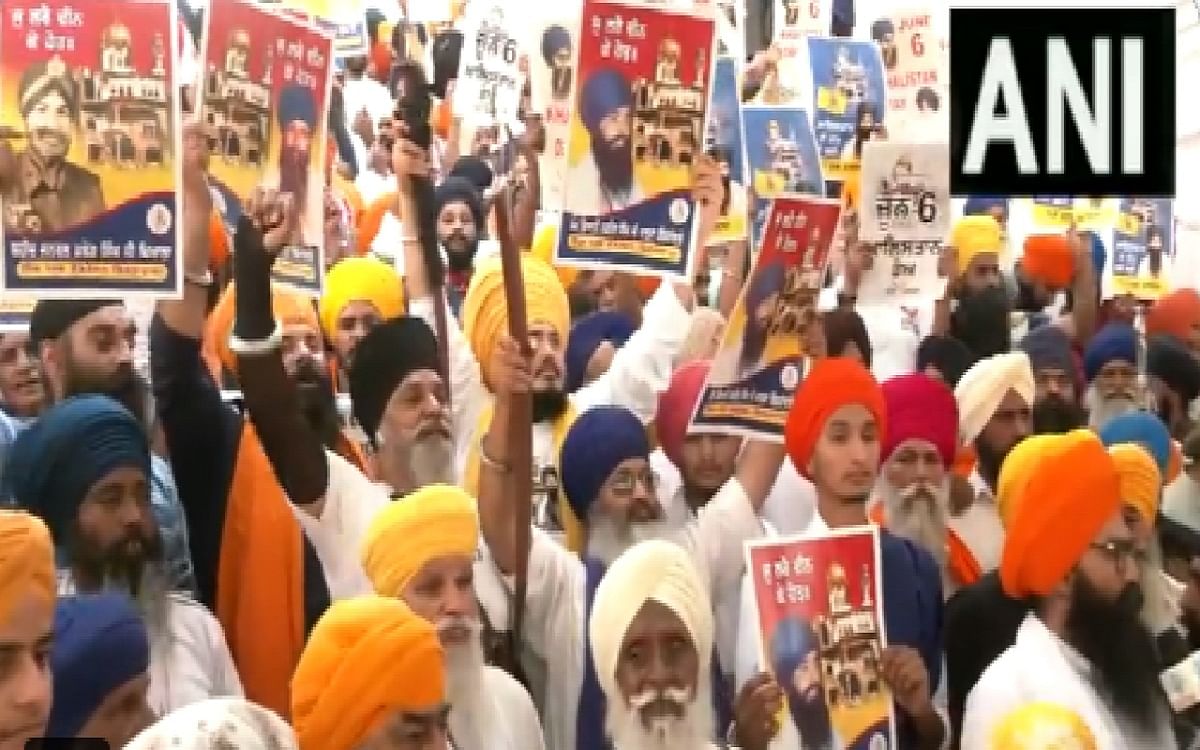 Amritsar: Posters of Bhindranwala hoisted in Golden Temple, slogans raised in support of Khalistan, watch video
