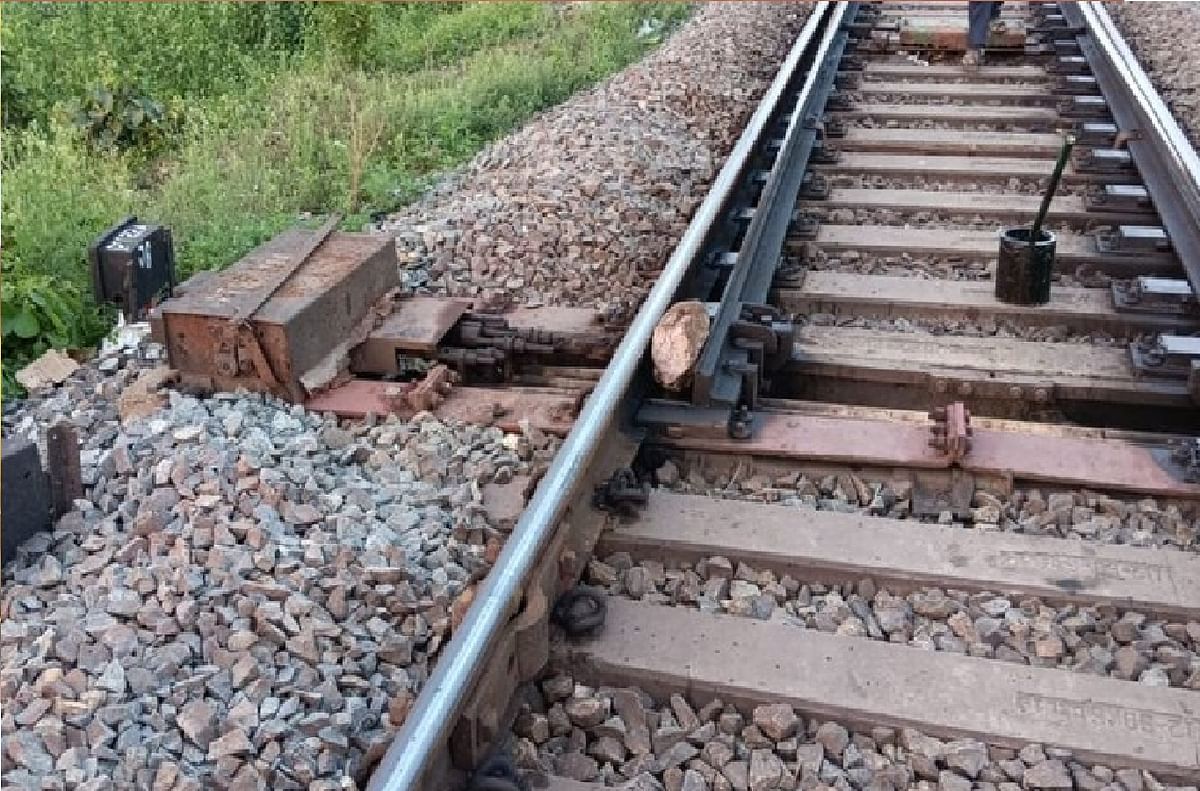 Big rail accident averted in Bhadrak due to prudence of railway employees, boulder was stuck between interlock