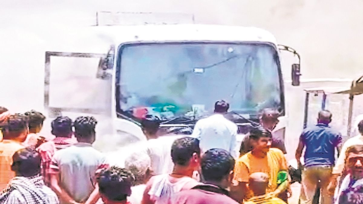 Bihar: Bus caught fire in Aurangabad, the driver jumped and ran away, the passengers saved their lives by running out