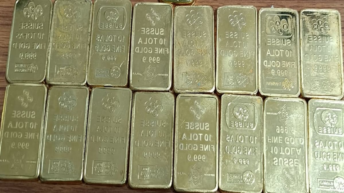 Bihar: Gold biscuits worth Rs 1.25 crore recovered from a car in Darbhanga, two smugglers arrested