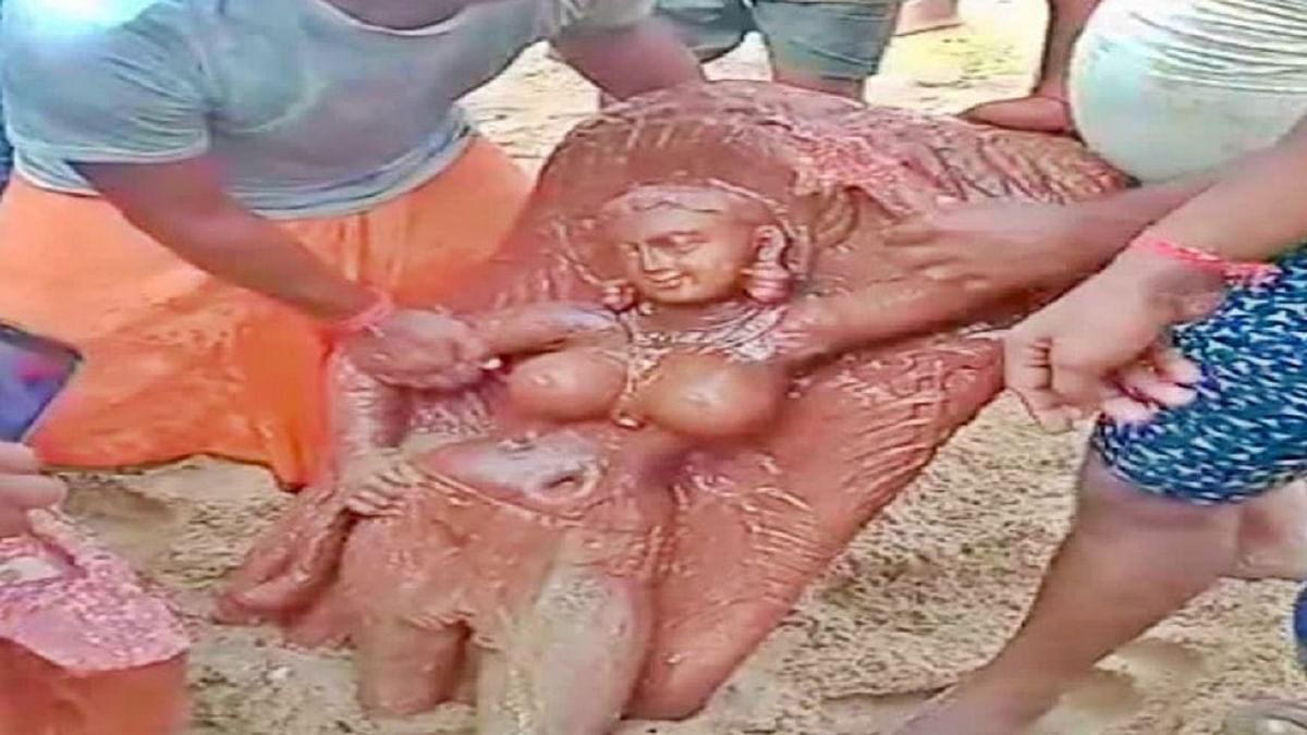 Bihar: Two thousand years old Ashtadhatu statue found from the river in Lakhisarai, DM told this special thing