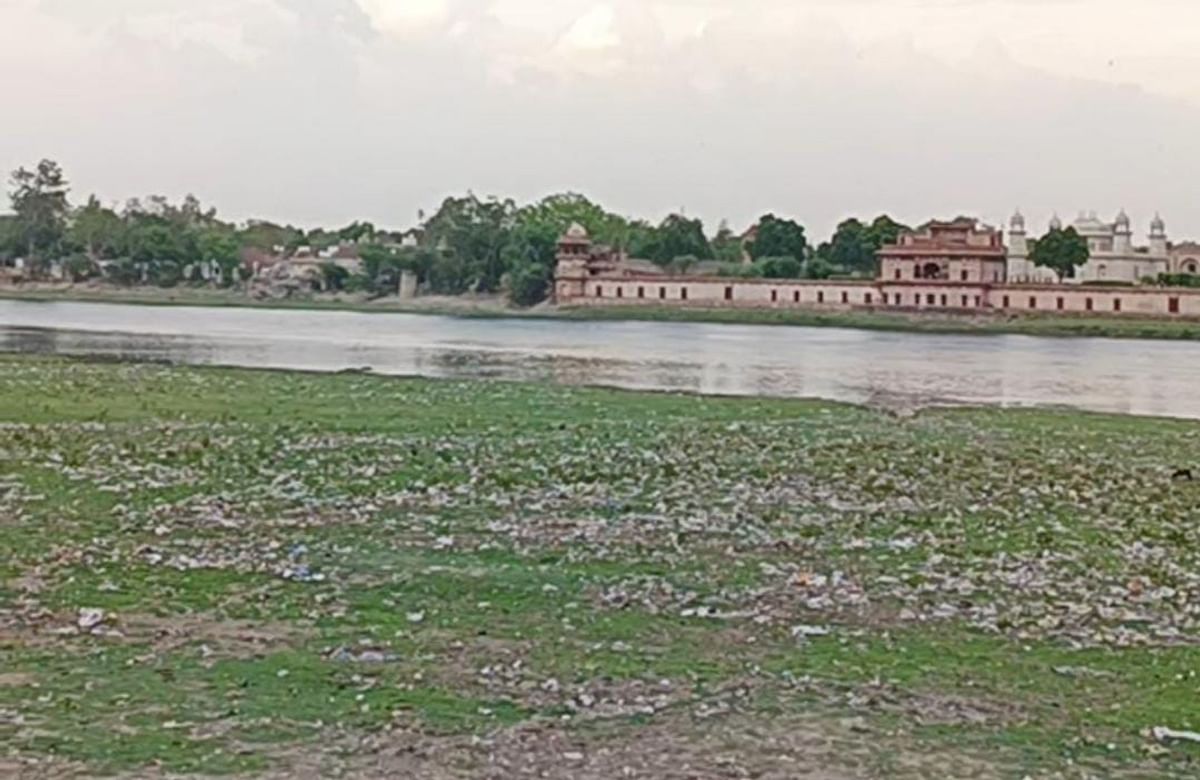 Billions of rupees were spent for the cleanliness of Yamuna in Agra, the river became a drain