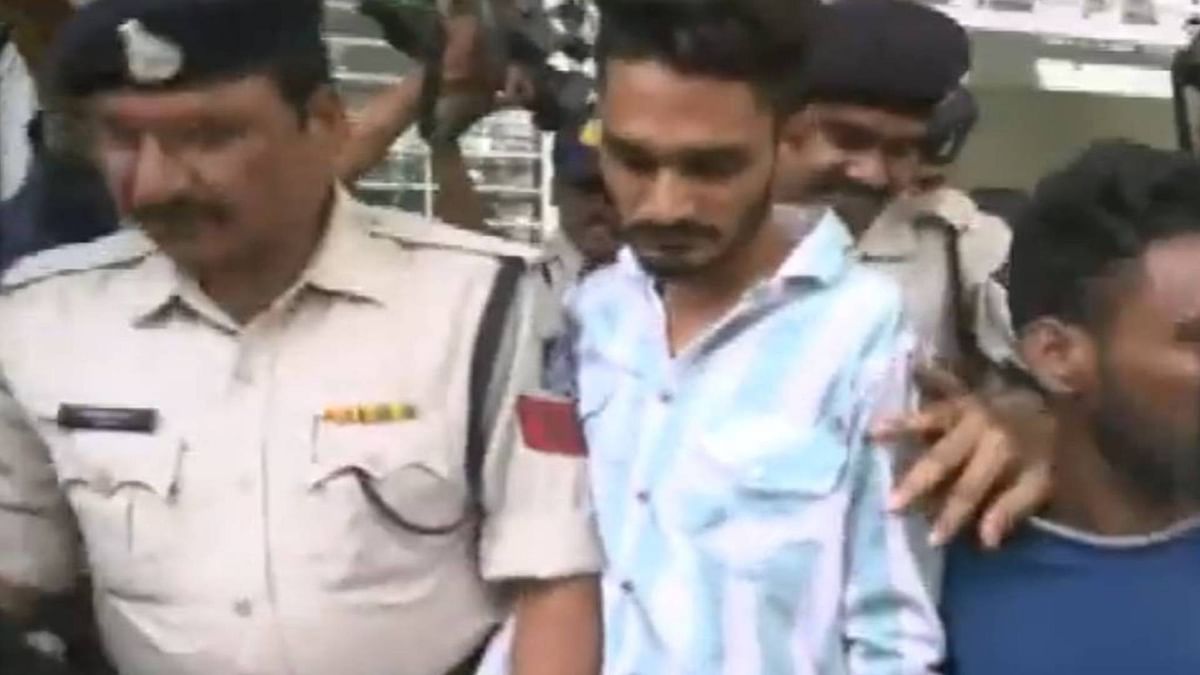 Bulldozer went to the house of the accused who tied a strap around the neck of a young man in Bhopal