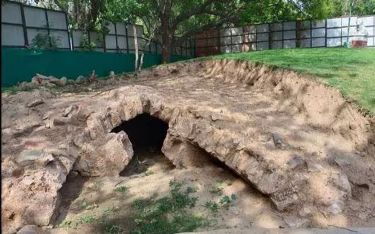 Delhi: Tunnel of Alauddin Khilji dynasty found during excavation for road construction
