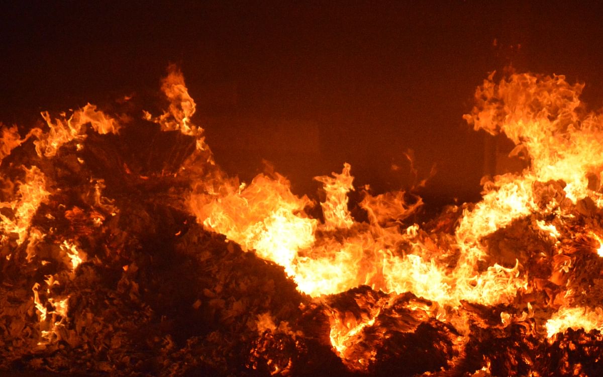 Fierce fire in Jharkhand-Bengal transport warehouse, loss of more than one crore