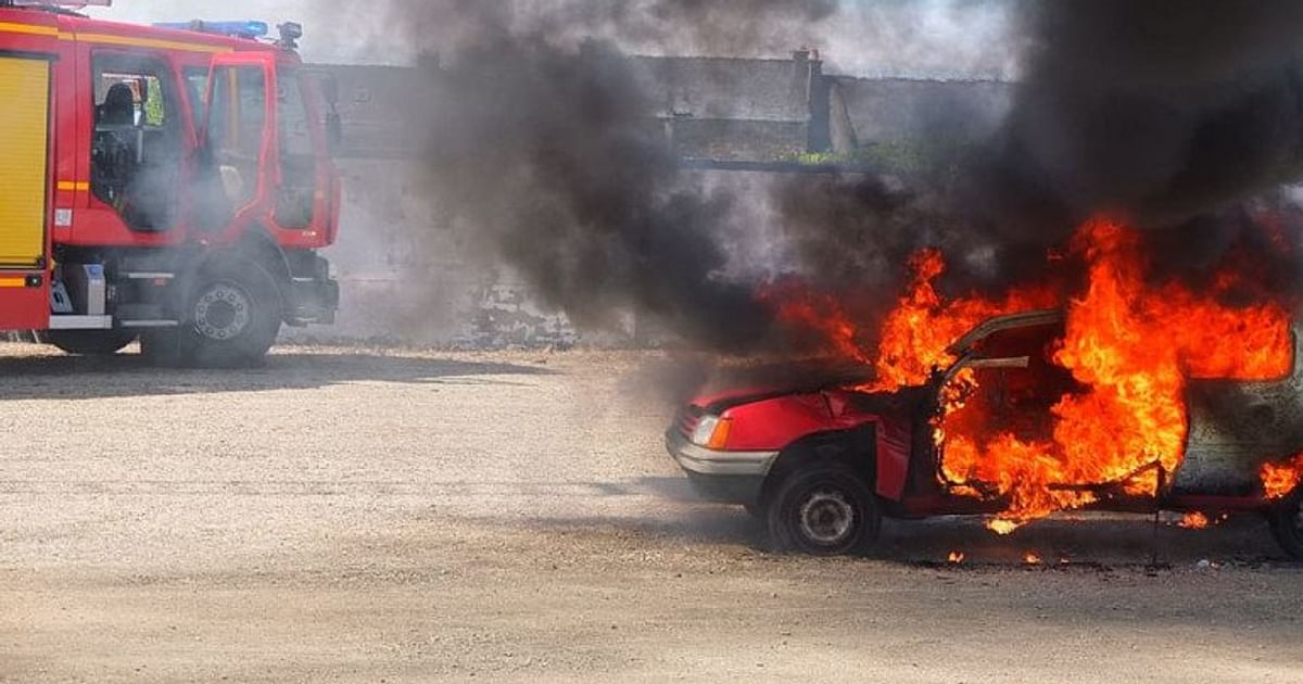 Fire in moving car on Patna's Rajabazar flyover, people were in panic due to fear of explosion