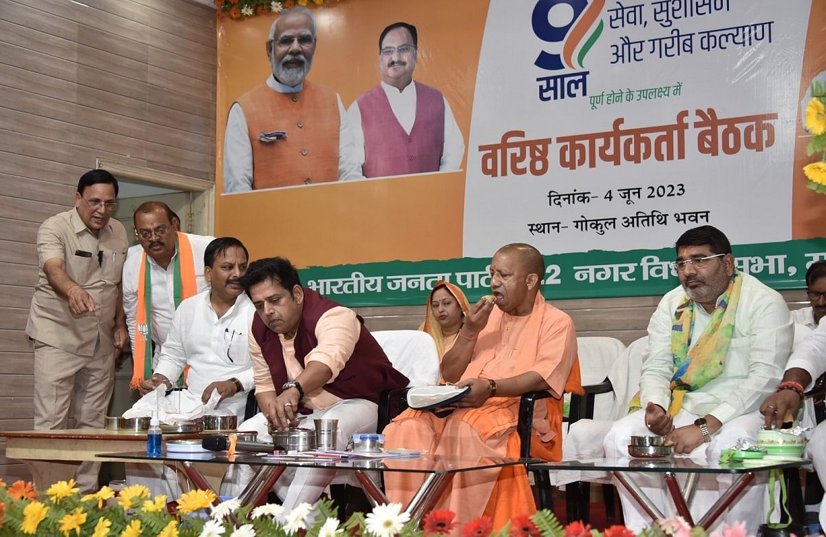 Gorakhpur: CM Yogi did 'discussion on Tiffin', said - under the visionary leadership of PM Modi, India's threat to the world
