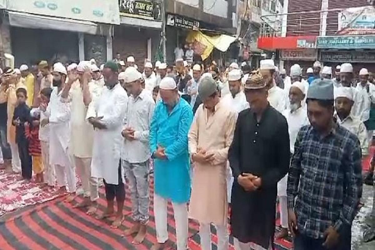 Gorakhpur: Eid ul Azha prayers offered in mosques amid tight security, drone monitoring