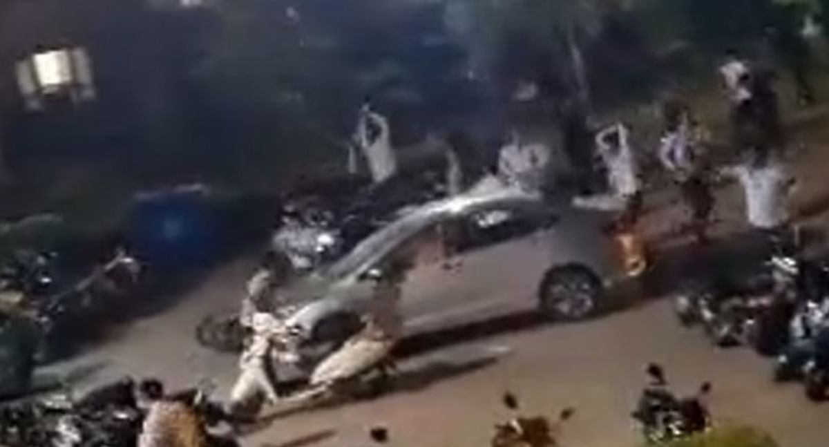 Greater Noida: Fierce fight between student and security guard at JIMS College, many injured