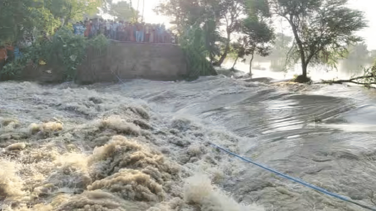 Heavy rains in Nepal became a disaster for Bihar, many rivers in spate, erosion caused panic in more than 60 villages