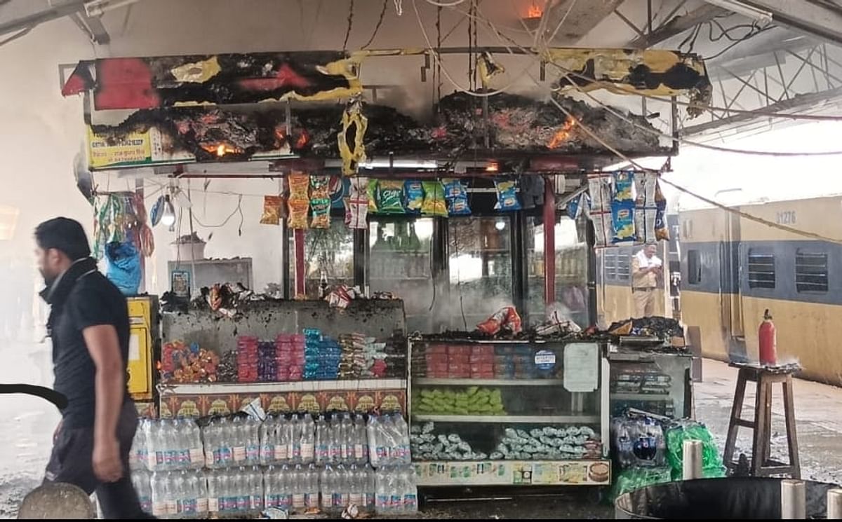Indian railway: Fire broke out in food stall at Kanpur Central station, stampede among passengers