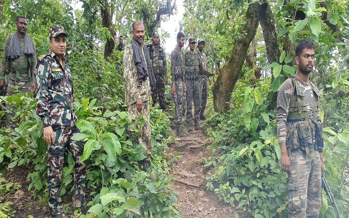 Jharkhand: 10 lakh prize naxalite commander Arvind Bhuiyan arrested from Manatu in Palamu