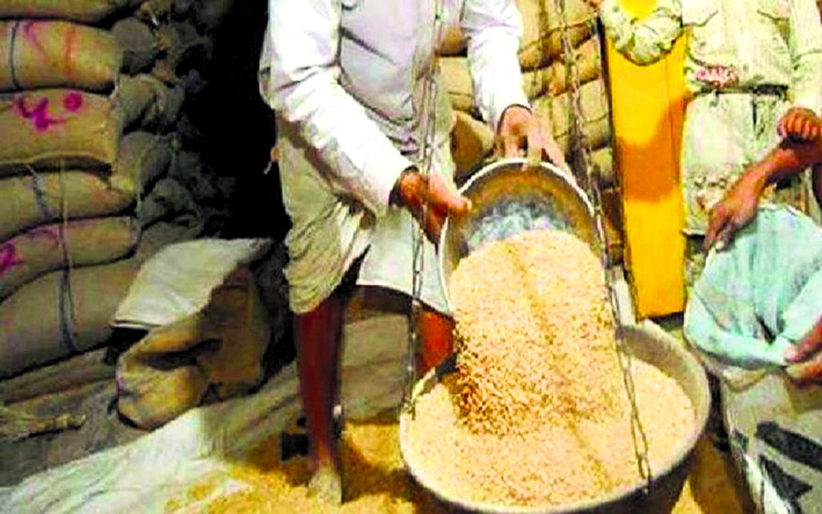 Jharkhand: 66% of West Singhbhum's population is still relying on free government food grains, capable people are also taking advantage of the scheme