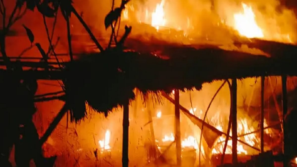 Jharkhand: Chicken shed including 2200 chickens burnt to ashes, loss of about Rs 8 lakh, victim demands compensation