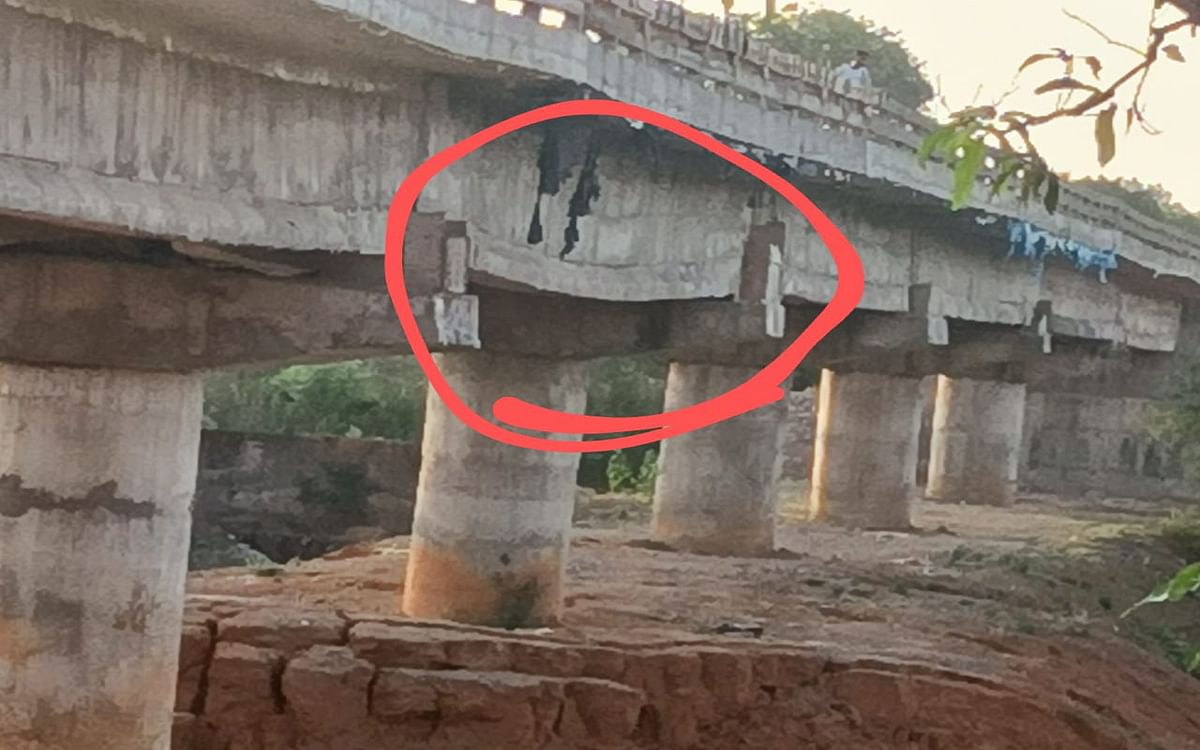 Jharkhand: The bridge being built on the conch river of Gumla at a cost of 7 crores, Spain bowed down, questions started arising on the work of the company