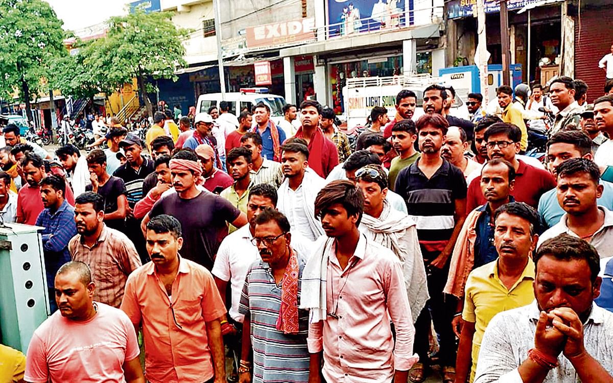 Jharkhand: Uproar by family members alleging kidnapping of coal businessman in Fusro, Bokaro, road jam for hours
