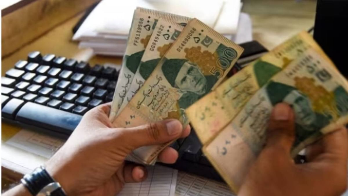 Money runs out in poor Pakistan's ATMs before Bakrid, people wandering from door to door