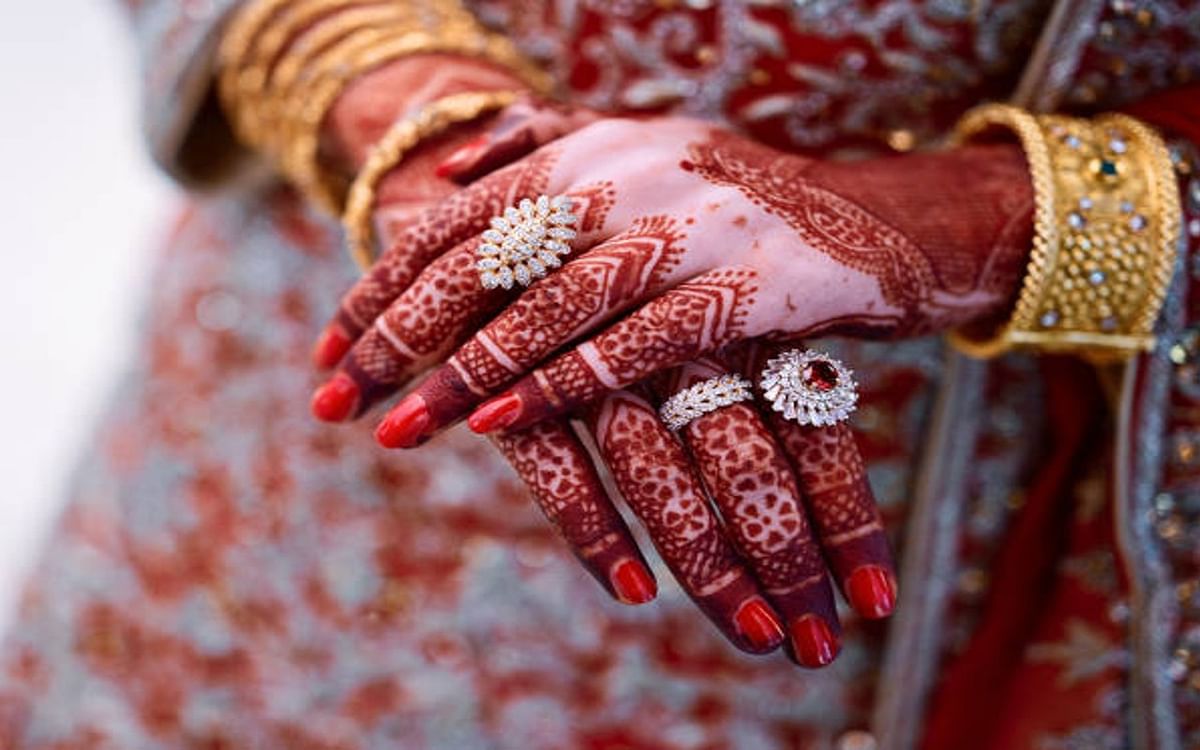 Muzaffarpur: Murder of a newly married woman by strangulation before leaving her hand's henna, absconding leaving the dead body in the hospital