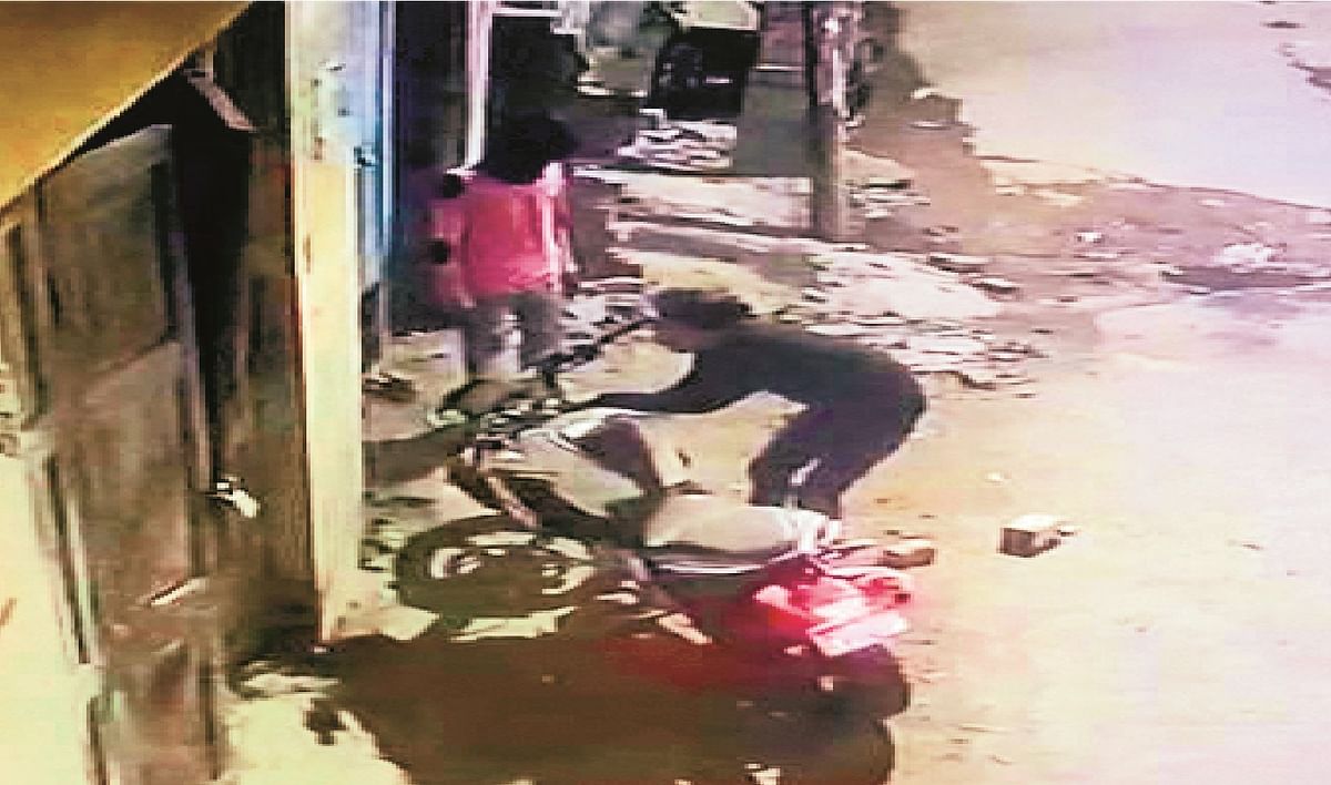 New exploit of bike thieves in Patna, BMW bike stolen in just three minutes, incident captured in CCTV