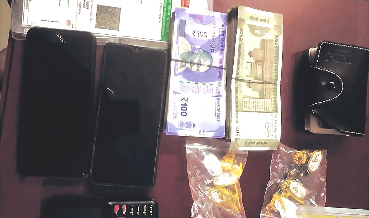 Operation Clean campaign at Patna, Gaya and Danapur junctions;  7 miscreants arrested with knife, blade, cash and jewelry