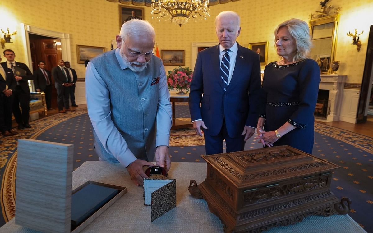 PM Modi US Visit: Antique book gallery, vintage American camera, First Lady gave special gifts to PM Modi