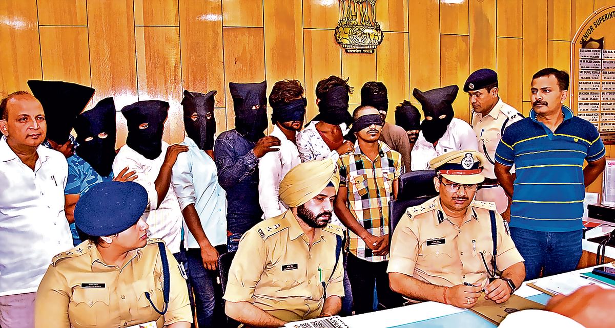 Patna police revealed, accused of looting gold worth crores shot a constable, 14 accused arrested