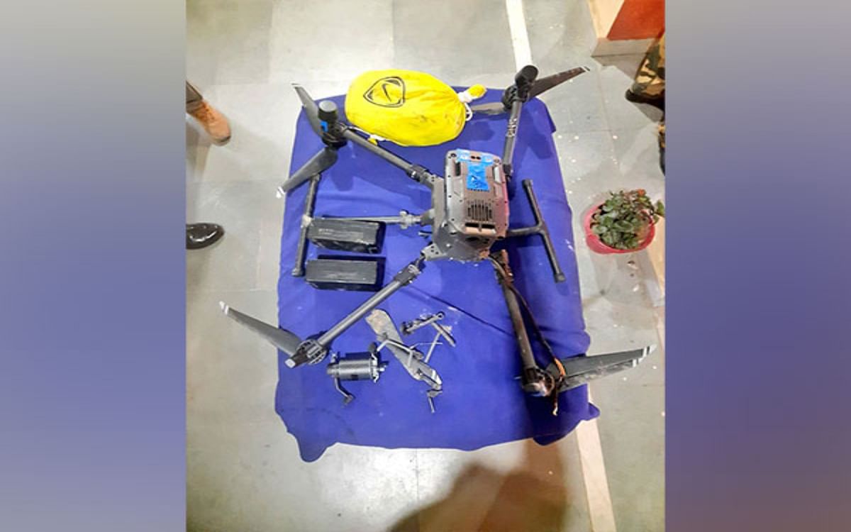 Punjab: BSF destroys Pakistani drone crossing the border, 3.1 kg of heroin recovered