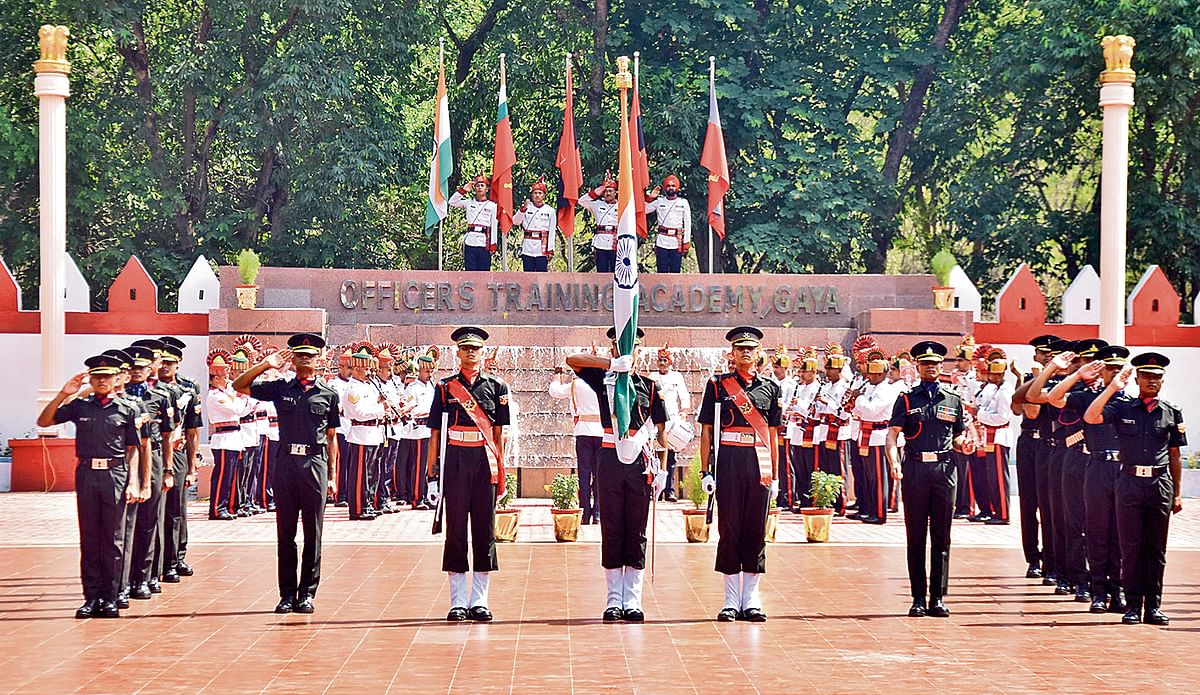 Seven children of Bihar became military officers, a glimpse of happiness was seen on the faces of the parents in the passing out parade.