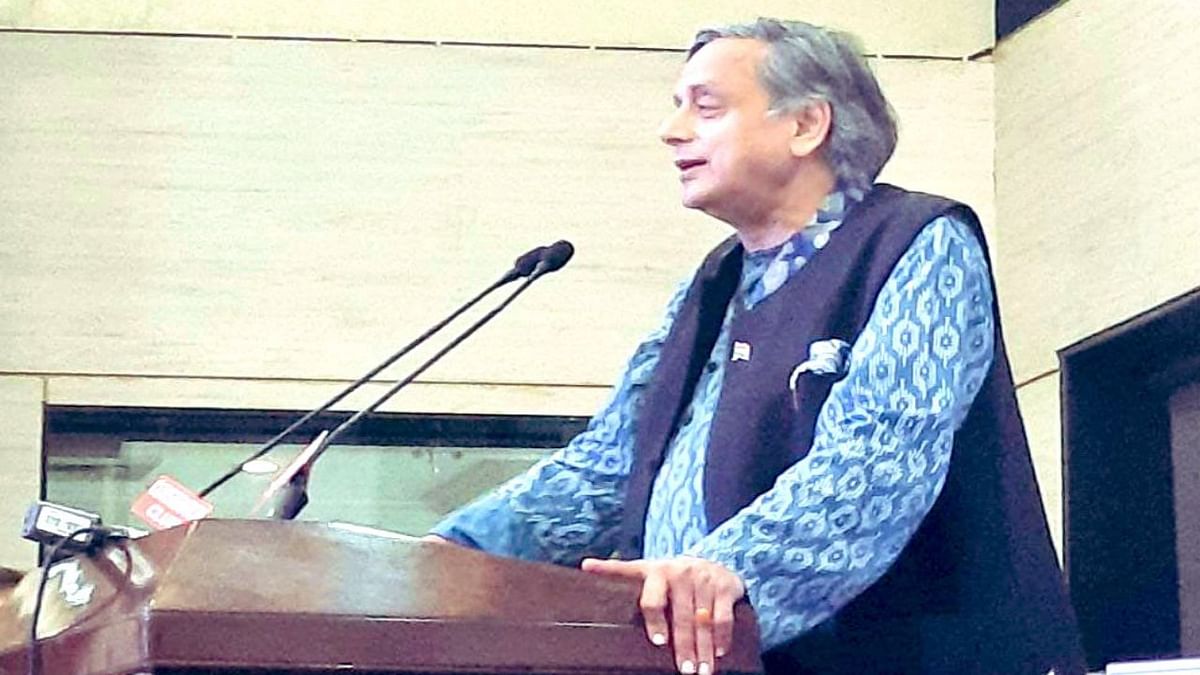 Shashi Tharoor said - 'PM Modi initiated discussion on India's issues abroad, not Rahul Gandhi'