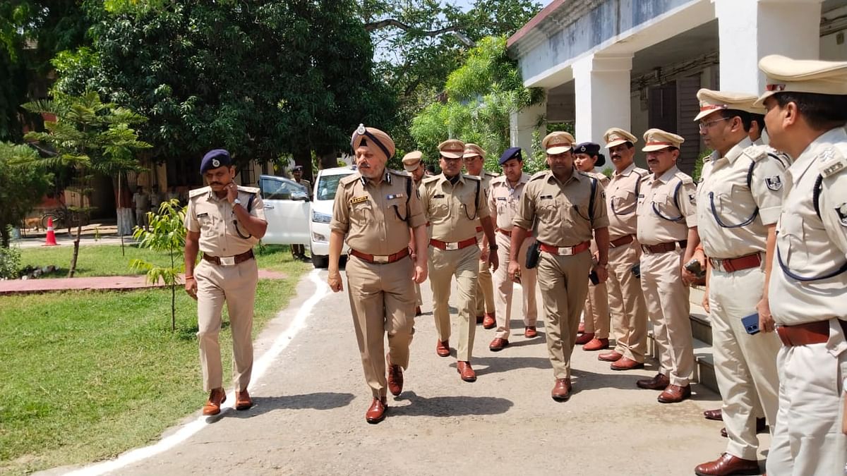 The DGP reached Ara, organized a class for the police officers of Shahabad, said - sitting will not work