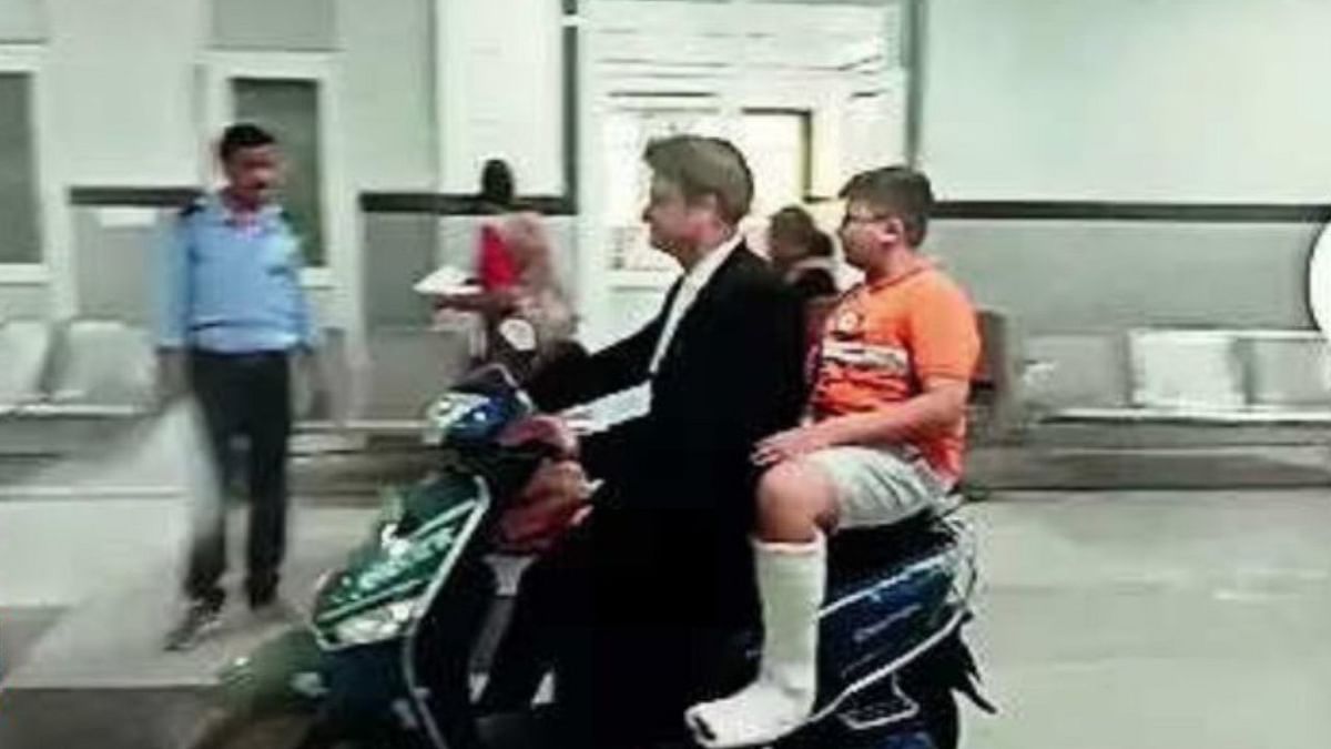 The lawyer's injured son did not get a wheelchair, so he was taken on a scooty on the third floor of the hospital