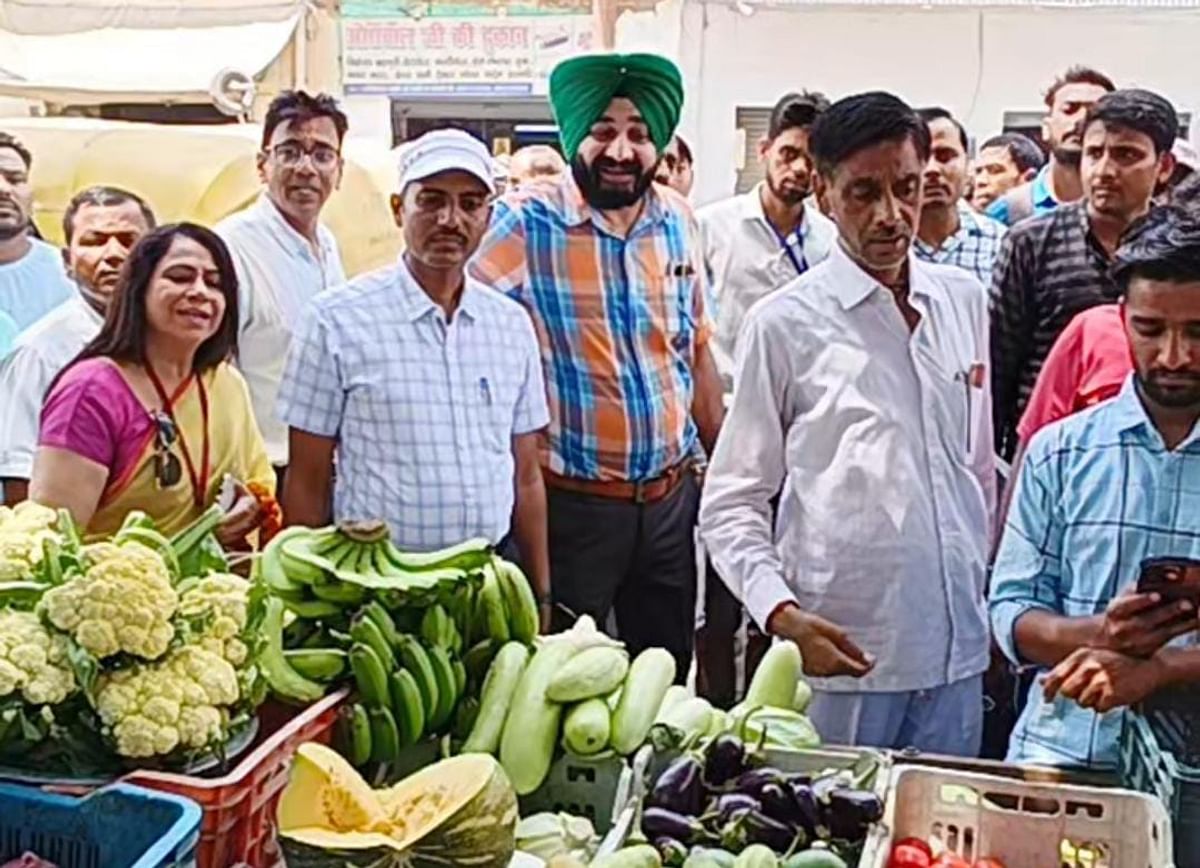 This market of Agra became plastic free, new initiative of municipal corporation and traders to save environment
