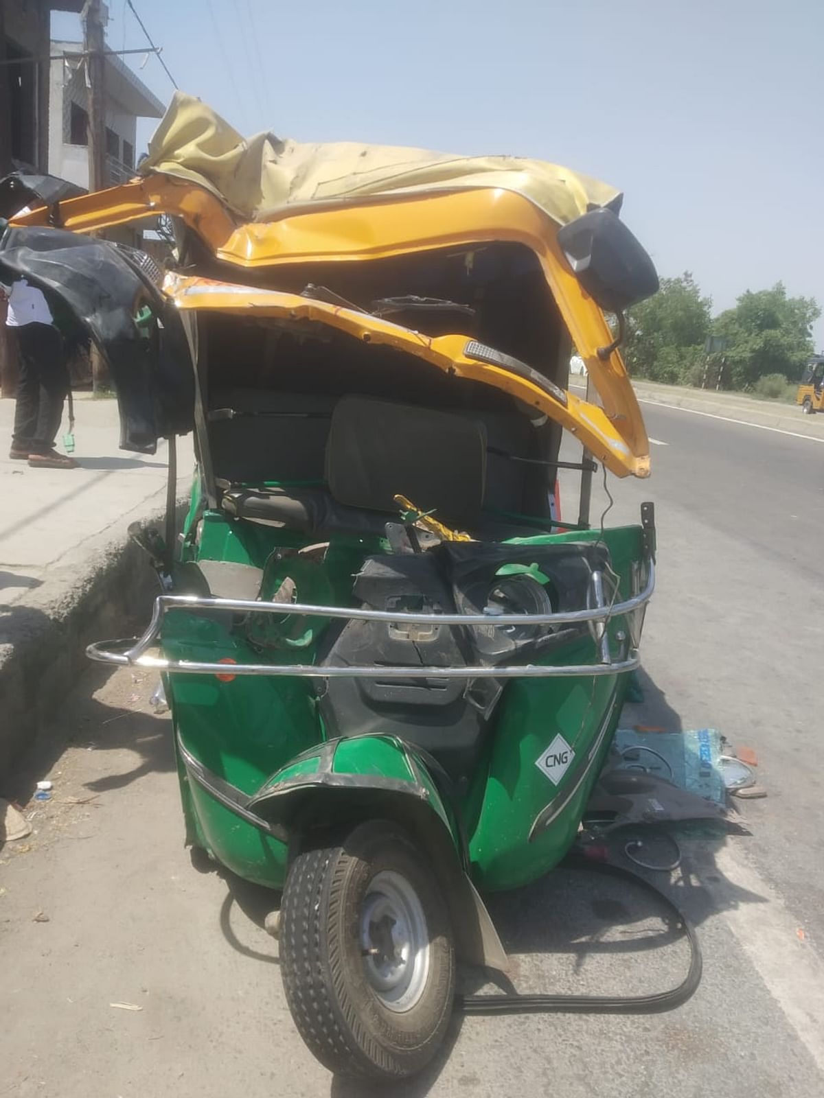 Three auto riders killed, many injured in a tractor collision in Bareilly