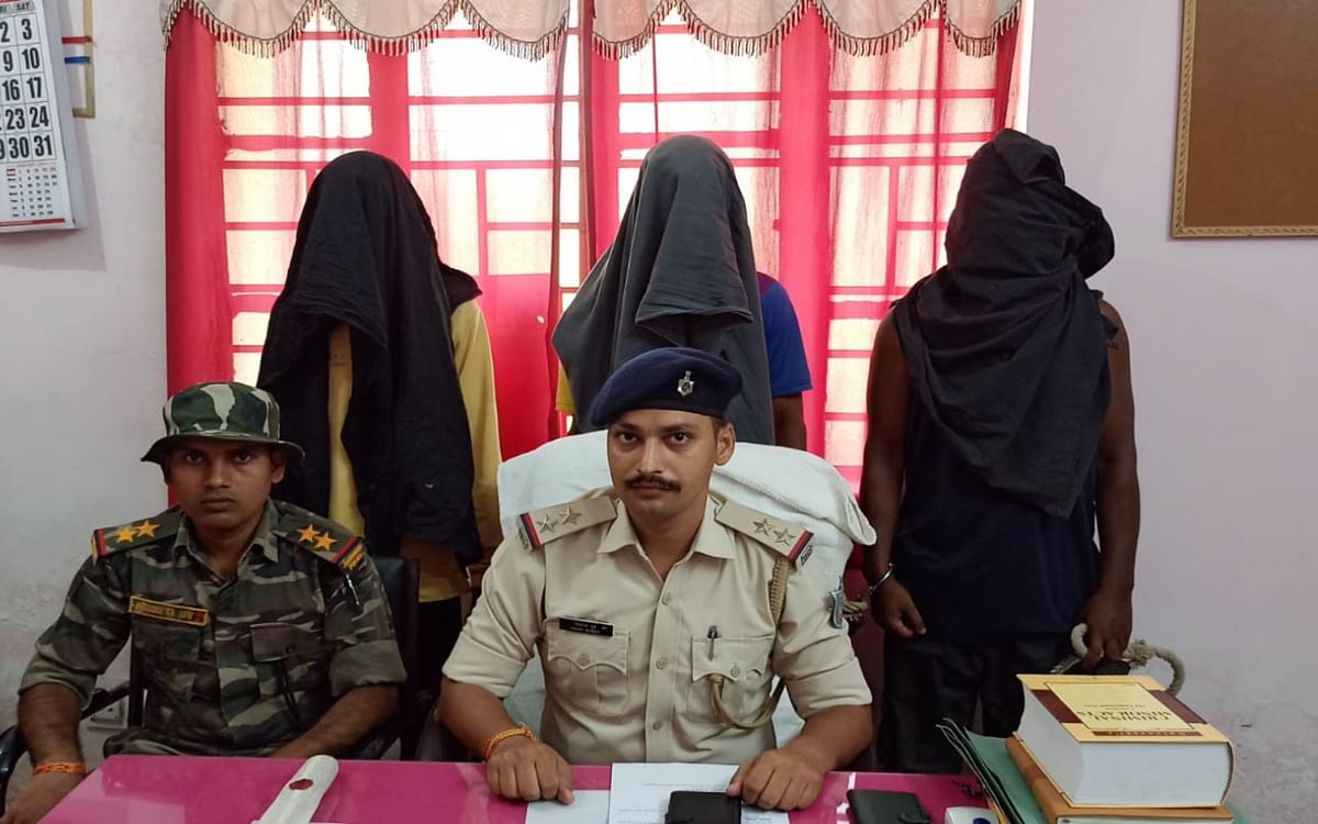 Three youths arrested for demanding levy in the name of PLFI in West Singhbhum, weapons recovered