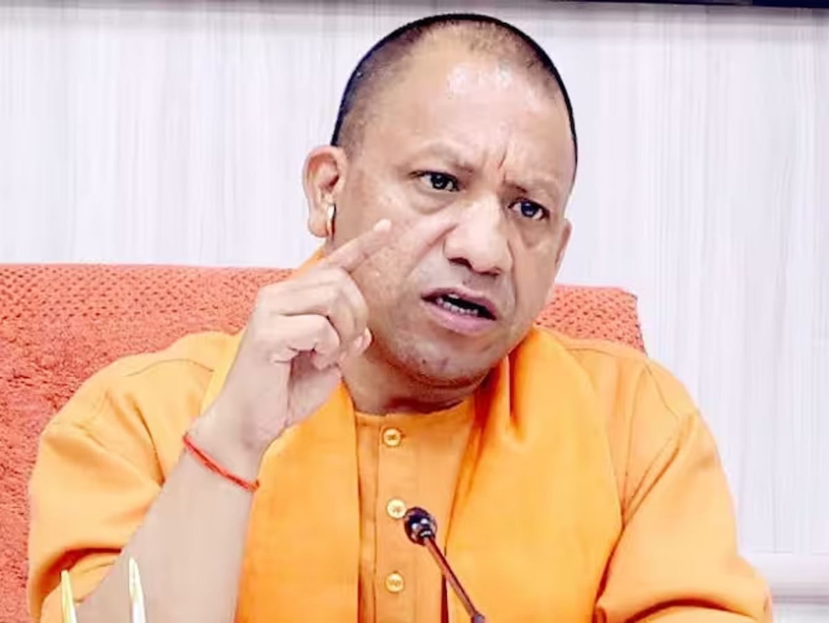 UP: CM Yogi Adityanath expressed displeasure over undeclared power cuts, summoned Energy Minister and officers, accountability fixed