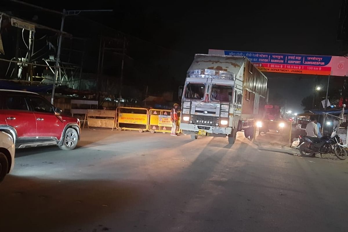 Vehicles entering Kantatoli Road despite no entry, Ranchi police failed to stop