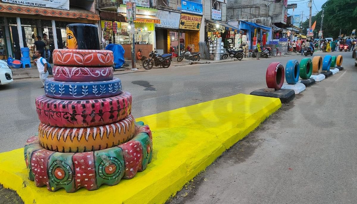 Wonder of Junk Festival: The beauty of the city increased by the dividers made of bad tires in Gumla