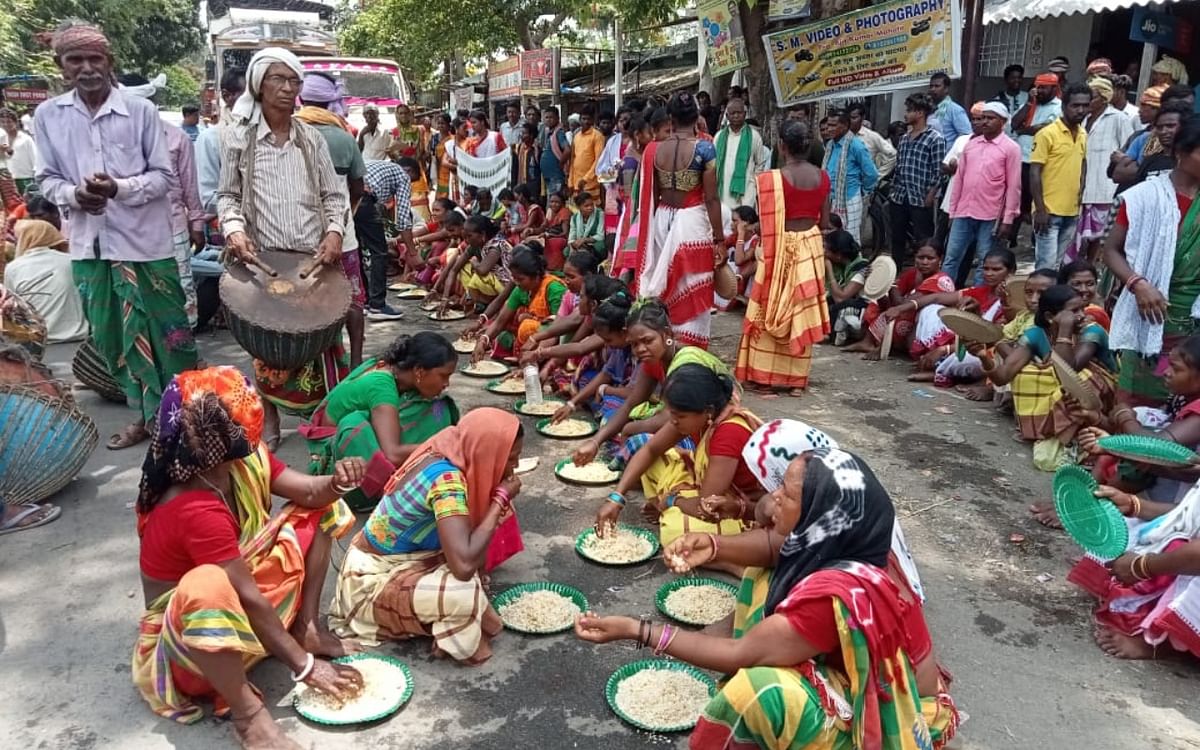 PHOTOS: Mixed effect of Jharkhand bandh, road agitators have food