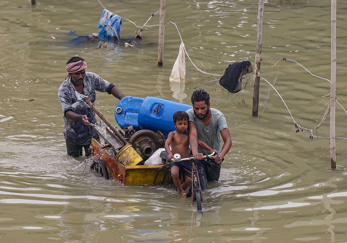 PHOTOS: Flood swept away everything in Delhi!  people struggling for needs
