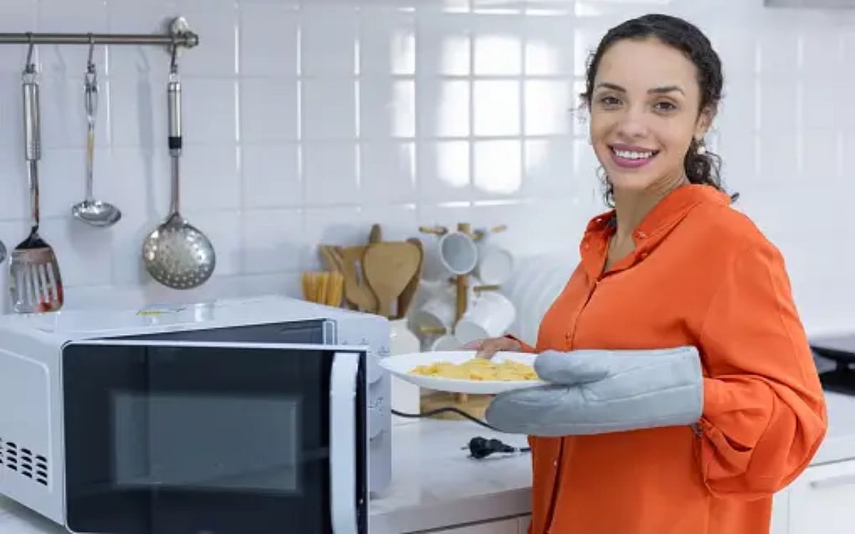 Home Care Tips: How to keep microwave oven clean, try this remedy
