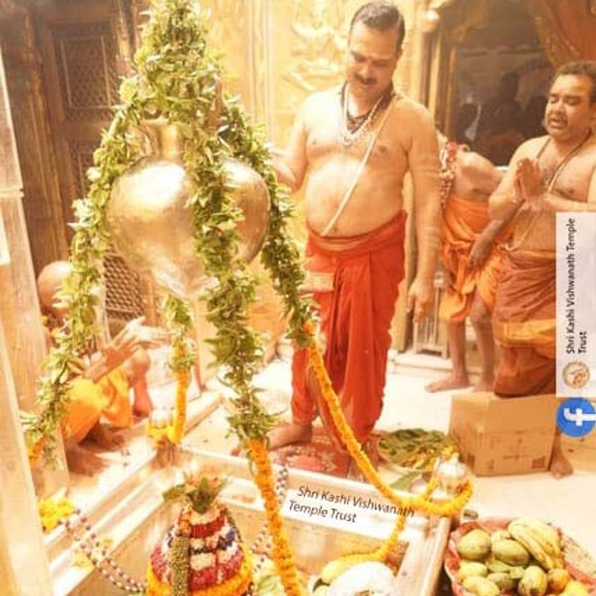 Sawan: Devotees thronged to visit Srikashi Vishwanath, flowers showered on Kanwariyas in Prayagraj, see photos