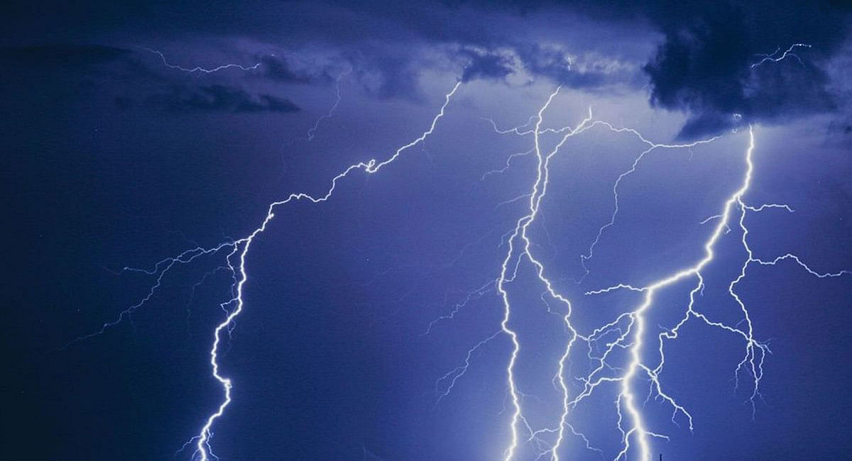 8 people died due to lightning in Azamgarh and Ghazipur, total 11 people died in UP