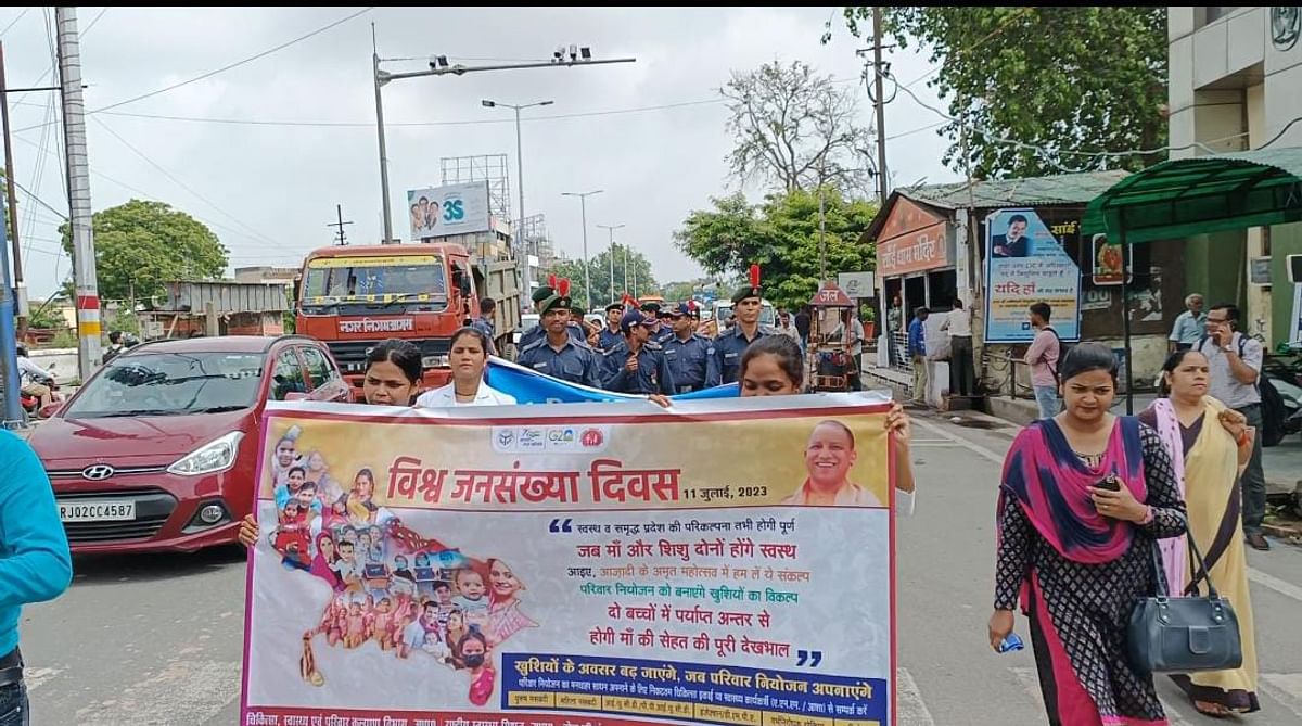 Agra: Awareness rally organized on World Population Day, Union Minister of State flagged off