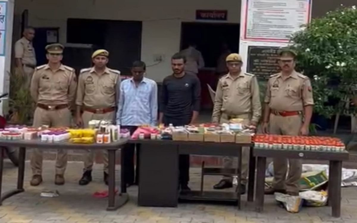 Aligarh: Salesman of Patanjali store hatched the conspiracy of theft, Ayurvedic medicines worth lakhs recovered, 2 arrested