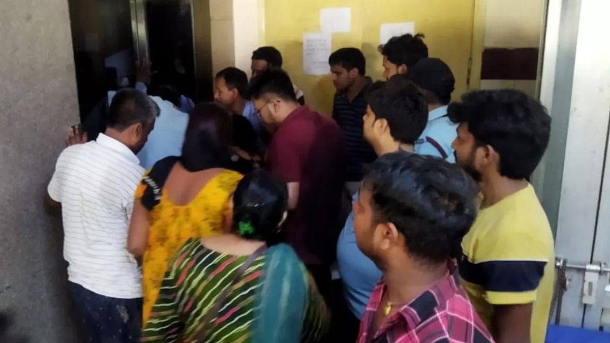 Bihar: 13 people trapped in the lift of IGIMS, Patna for 12 minutes, two people unconscious, had to break the door