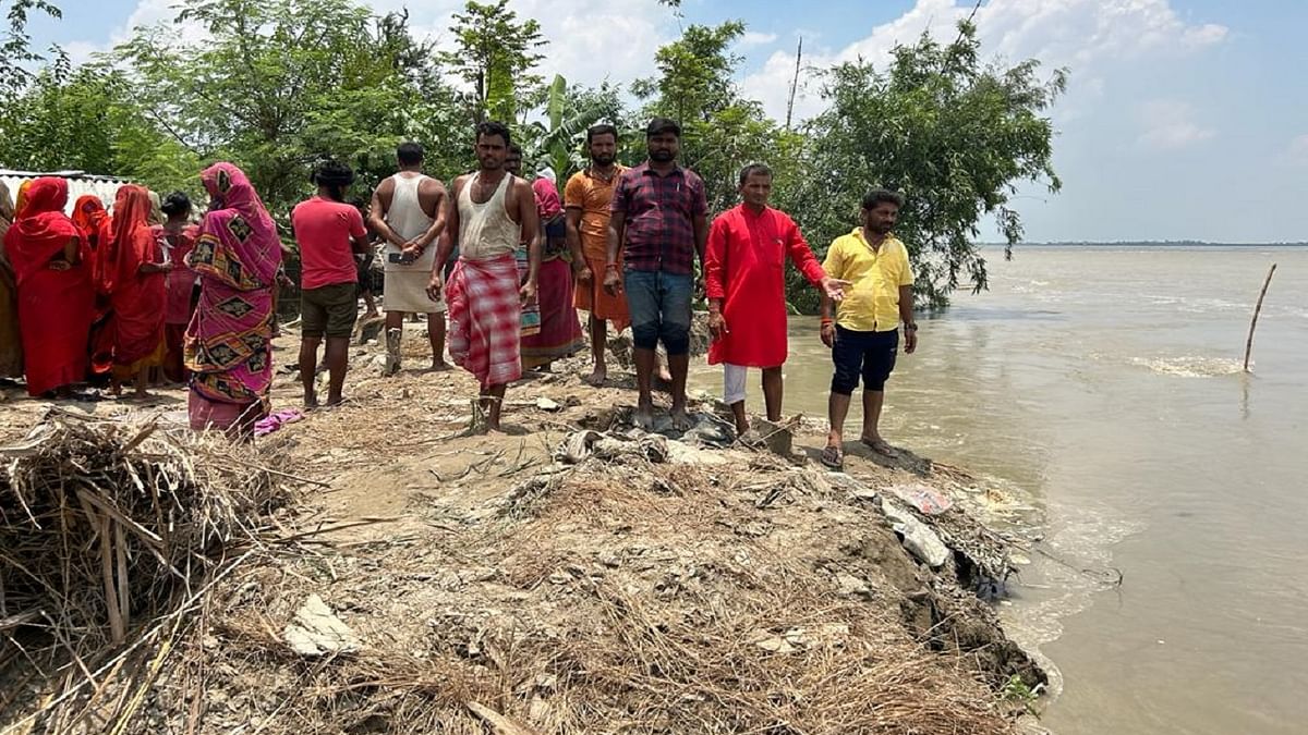 Bihar Flood: After the knock of flood in Kosi-Seemanchal, people started becoming homeless, erosion became a problem in Bhagalpur too
