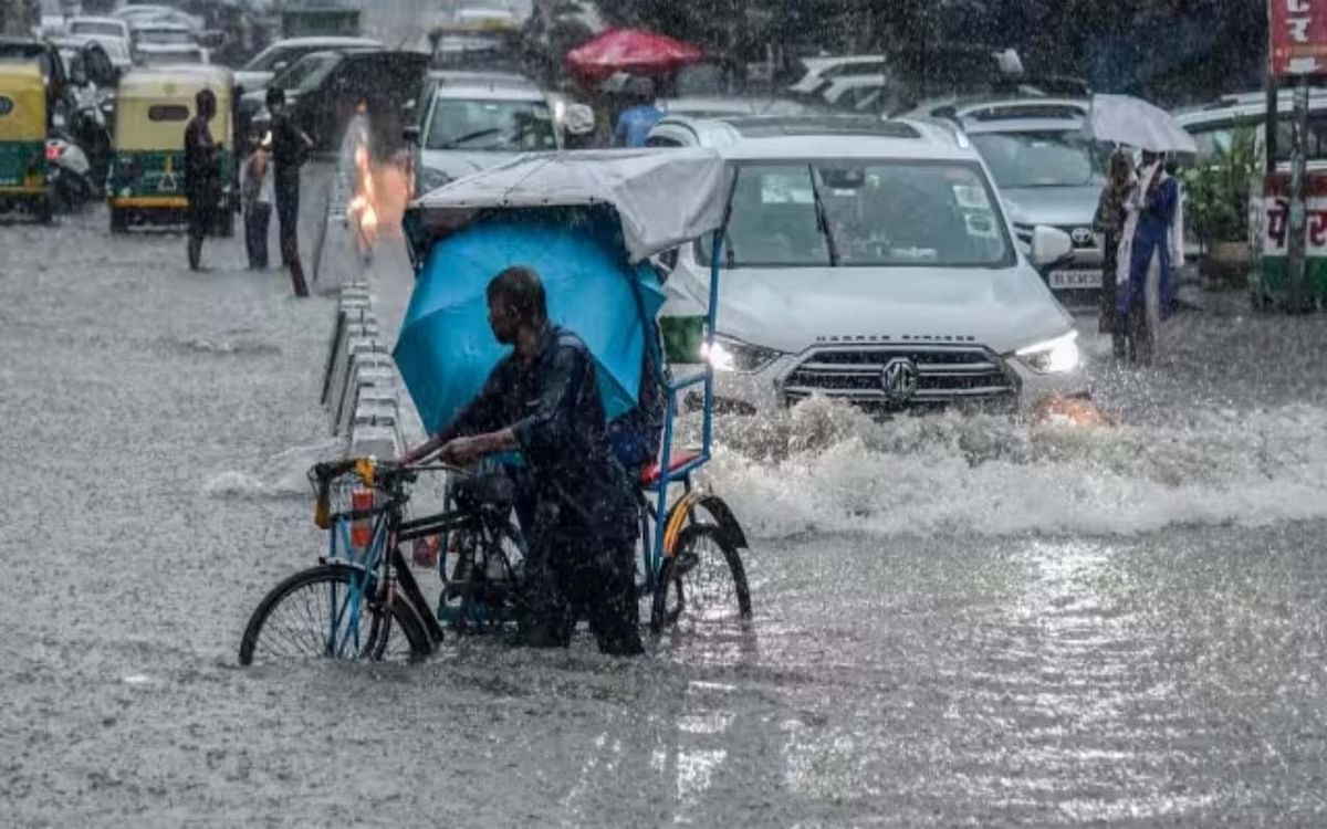 Due to heavy rains in North India, the condition of Delhi is in trouble