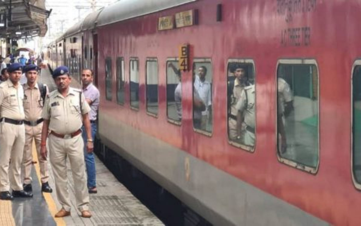Firing in a moving train!  Investigation committee formed, FIR registered under section 302
