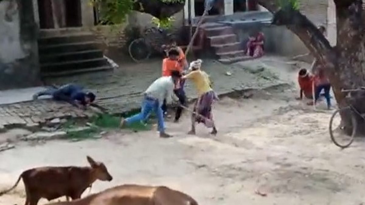 In UP's Deoria, miscreants beat up women and children by entering their houses, video went viral, 6 arrested