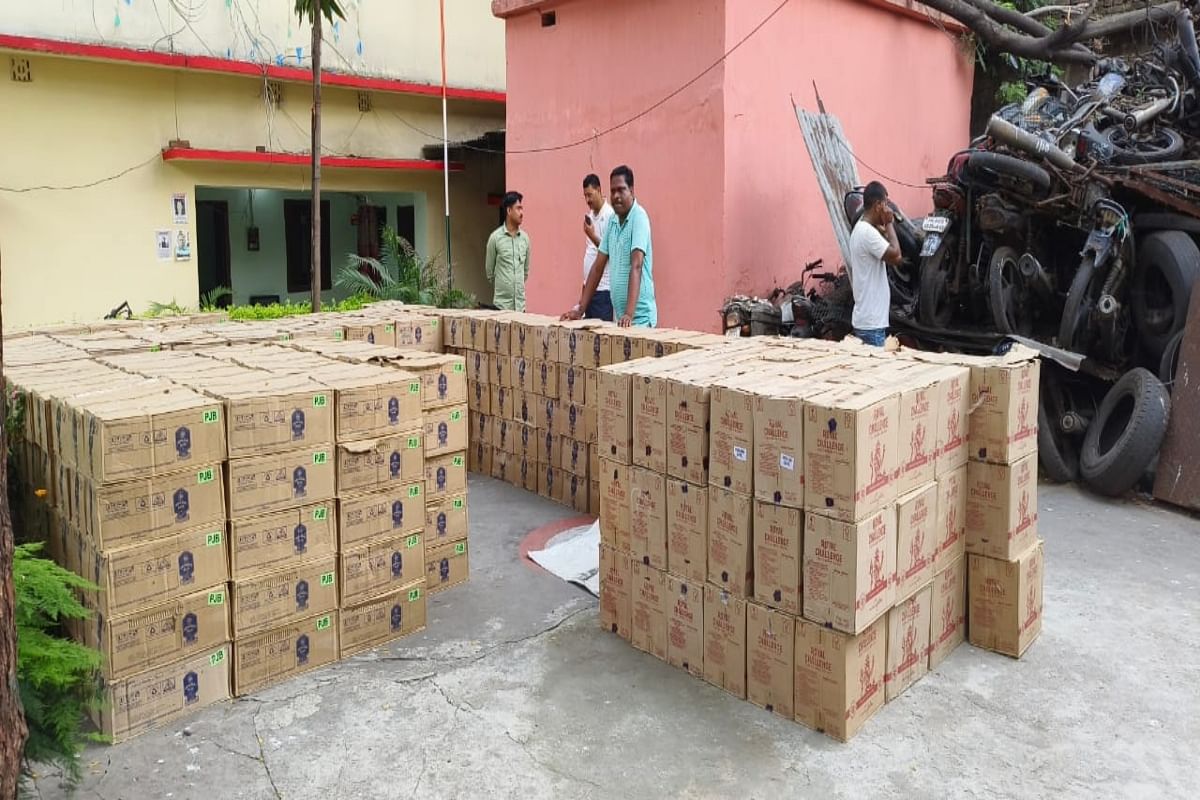 Jharkhand: Illegal liquor worth Rs 10 lakh seized, truck driver from Himachal Pradesh arrested